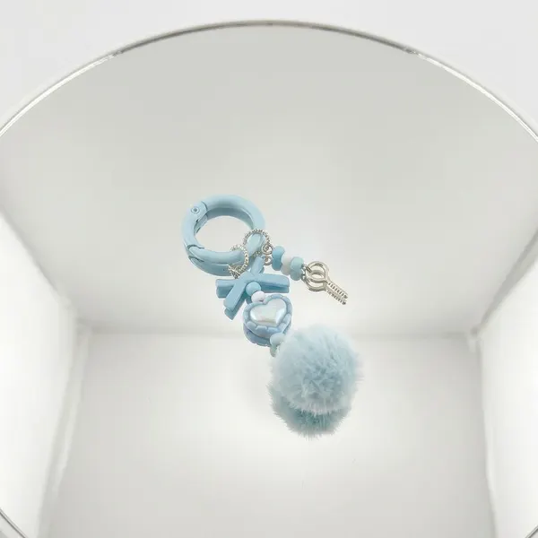 Charm Llavero Pompon Felpa con Corazon Liston Decorativo Mujer