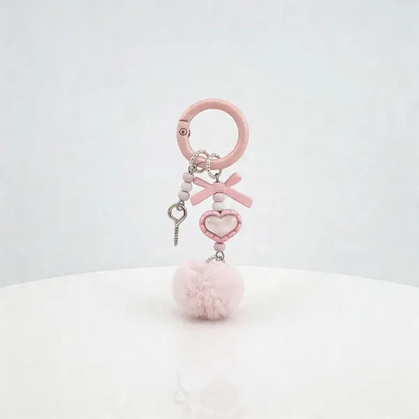 Charm Llavero Pompon Felpa con Corazon Liston Decorativo Mujer