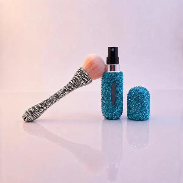 Pack Brocha Brillos Gris + Perfumero Mini Aqua